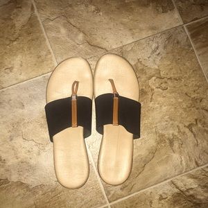 Tan sandals w black strap